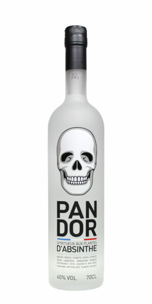 Pandor Absinth 40 in einer 0,7 Liter Flasche aus mattem Glas, die mit weißem Totenkopf bedruckt ist
