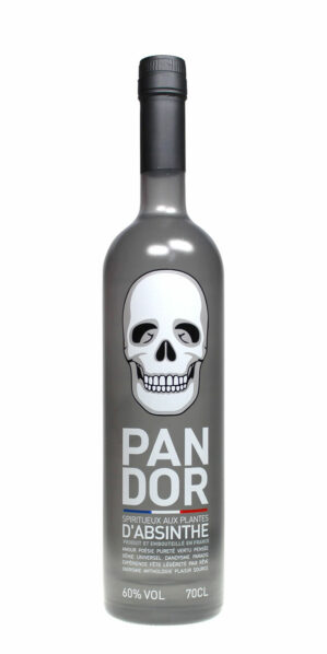 Pandor Absinth 60 in einer dunklen 0,7 Liter Flasche, die mit weißem Totenkopf bedruckt ist