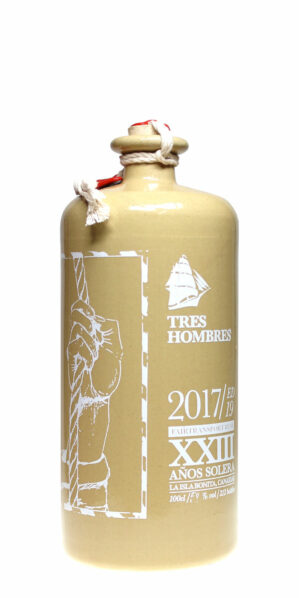 Tres Hombres Rum 2017 Edition 17 in einer braunen dekorativen 1 Liter Vintage-Flasche aus Ton.