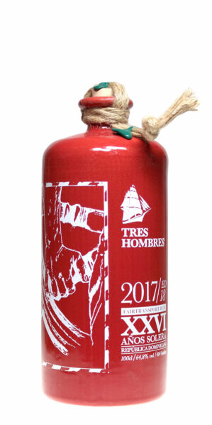 Tres Hombres Rum 2017 Captain Choice Edition 18 in einer roten dekorativen 1 Liter Vintage-Flasche aus Ton.