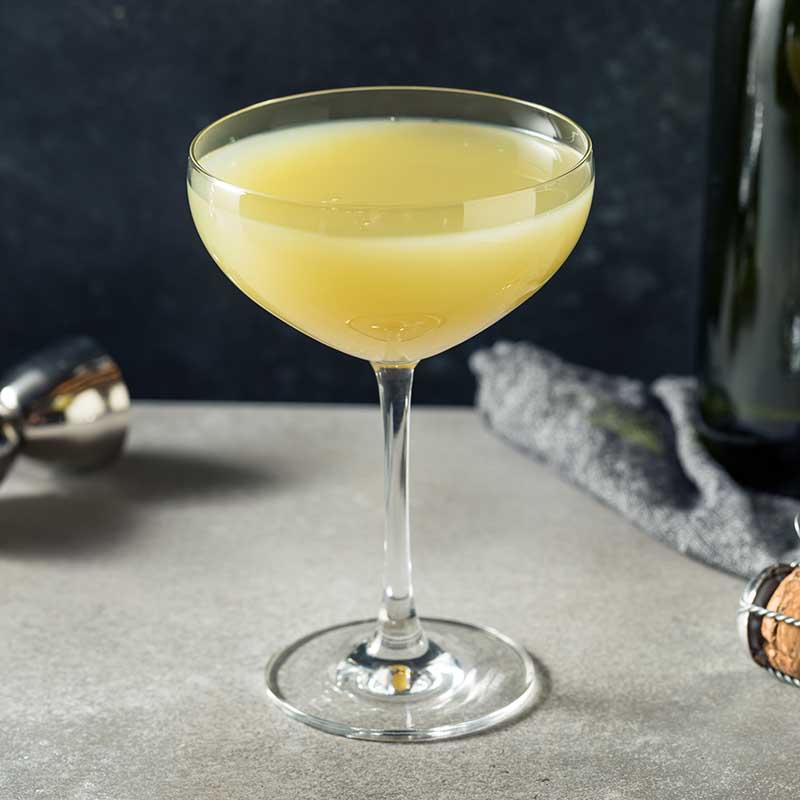 afternoon-cocktail.jpg Death in the Afternoon Cocktail mit Absinth und Champagner im Coupette-Glas